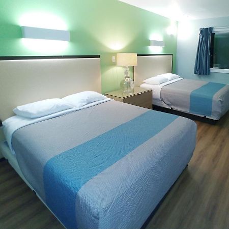 Country Yard Inn And Suites Сайкстон Экстерьер фото