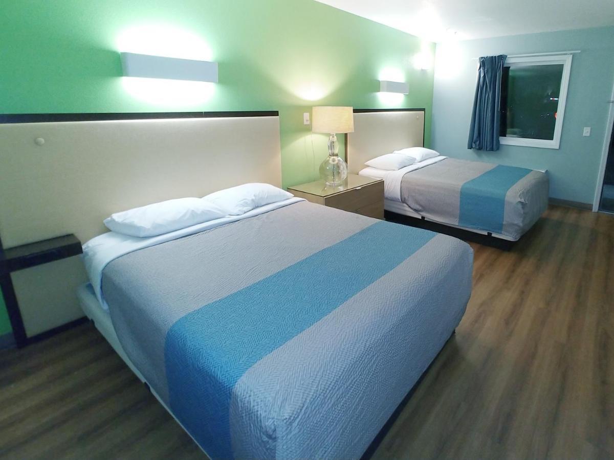 Country Yard Inn And Suites Сайкстон Экстерьер фото