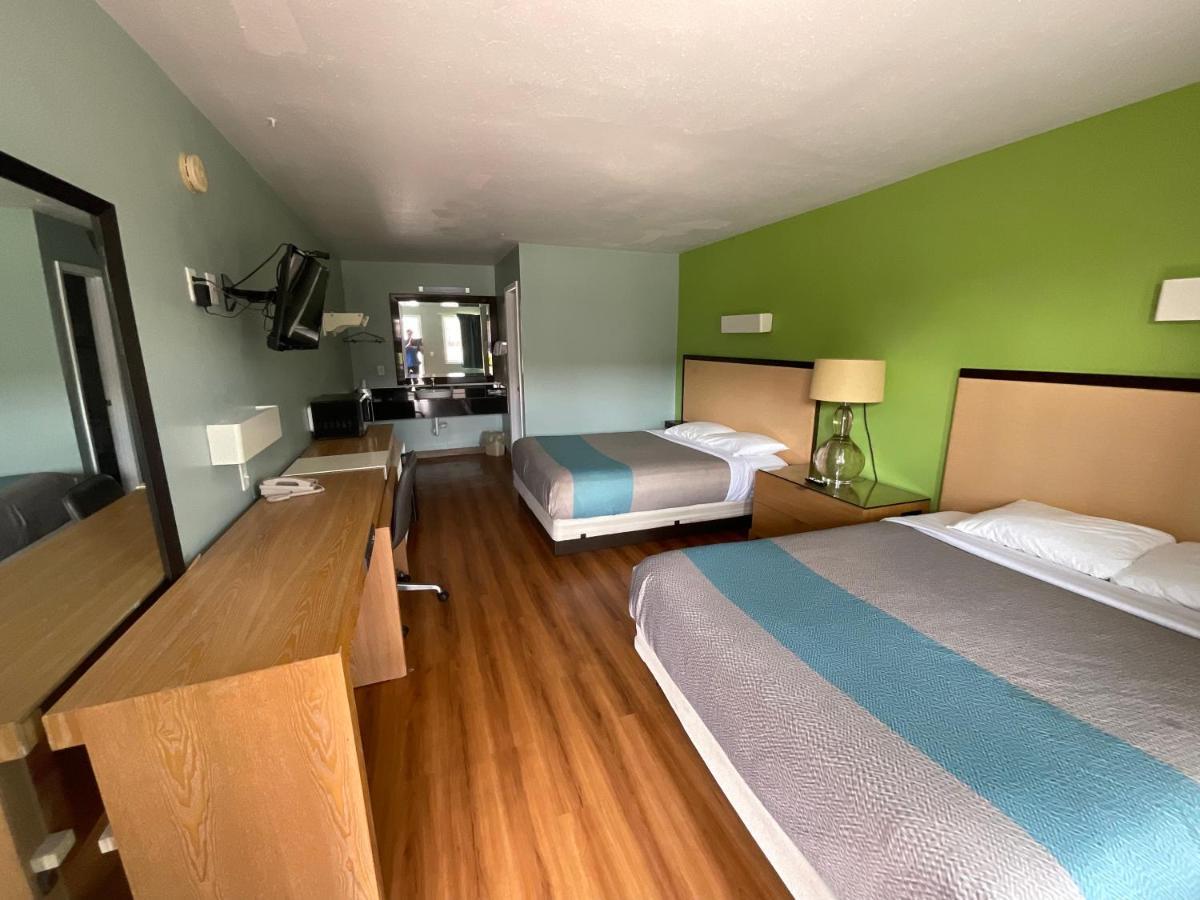 Country Yard Inn And Suites Сайкстон Экстерьер фото