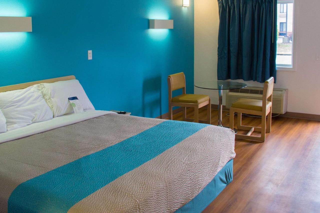 Country Yard Inn And Suites Сайкстон Экстерьер фото